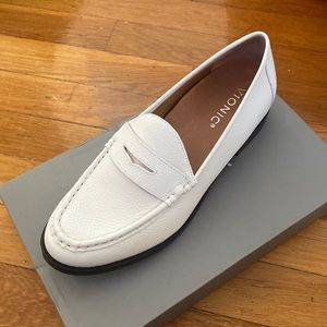 Womens Vionic loafers, wise waverly TMBL style, white, size 8